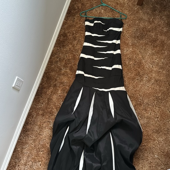 Mermaid style strapless dress white and black size 8 - Picture 7 of 7
